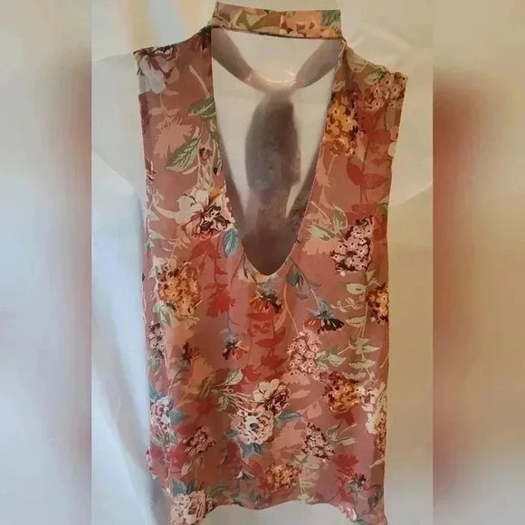 Sun and Shadow Floral Sleeveless Ruffle V-neck with Tie, Size medium - Picture 6 of 10